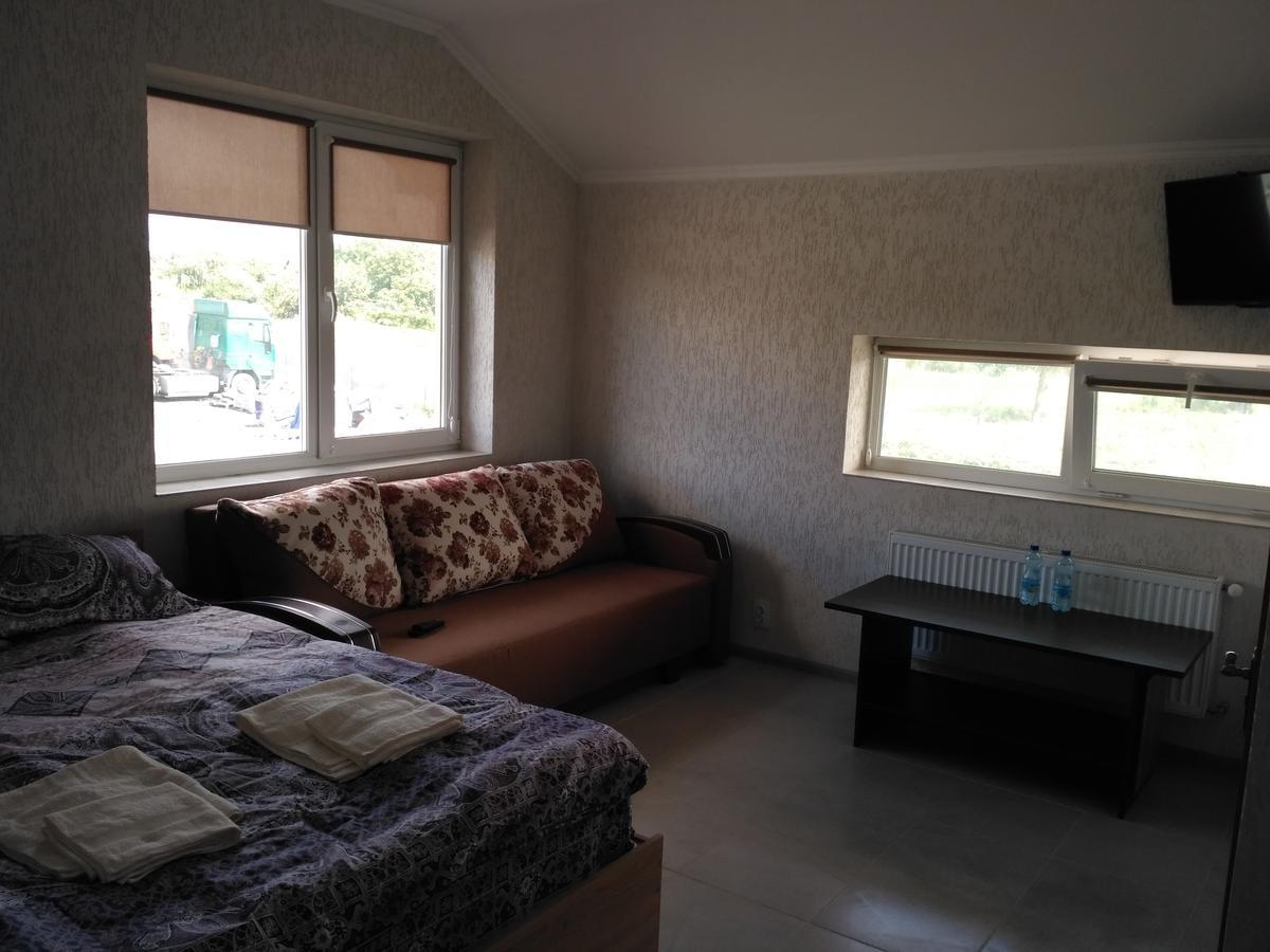 Motel Lutsk Exterior photo